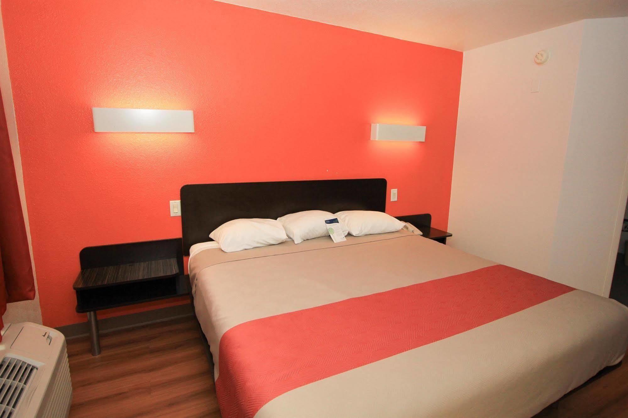 Motel 6-San Antonio, Tx - Downtown - Alamo Dome エクステリア 写真